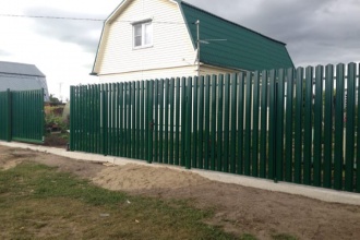 Забор из евроштакетника на ленточном фундаменте 70 метров фото в Больших Вязёмах